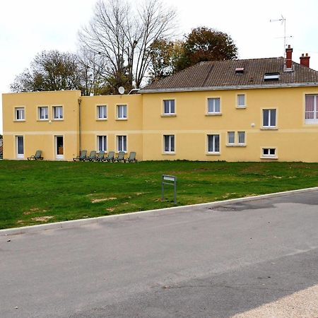 Logis - Hotel & Restaurant Le Grand Terre Chartronges Exterior photo